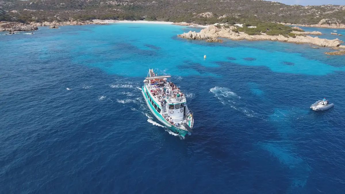   - Tour in motonave con soste in spiaggia nell