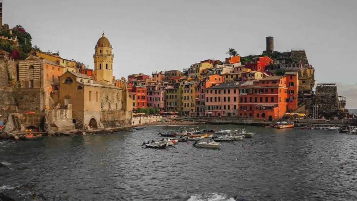   - Tour in barca di 2 ore alle Cinque Terre a Monterosso al Mare