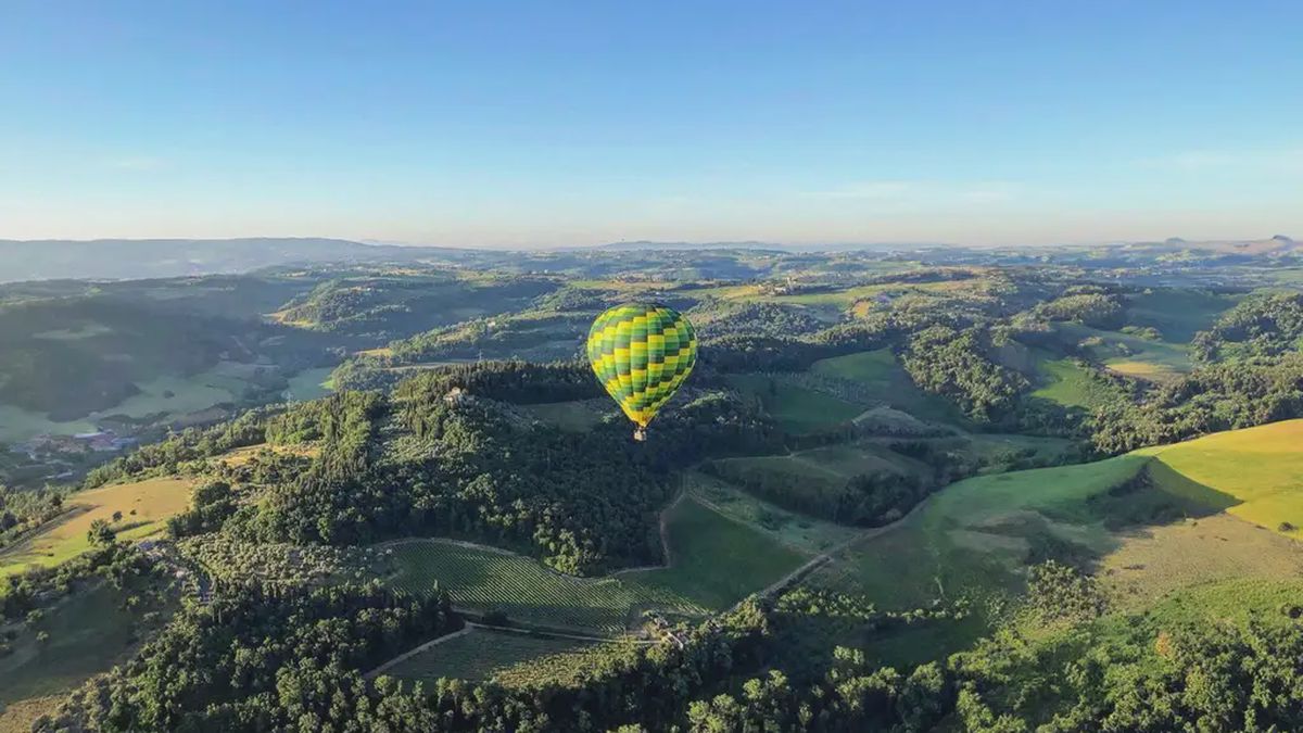   - Volo di gruppo in mongolfiera sui colli del Chianti a Firenze