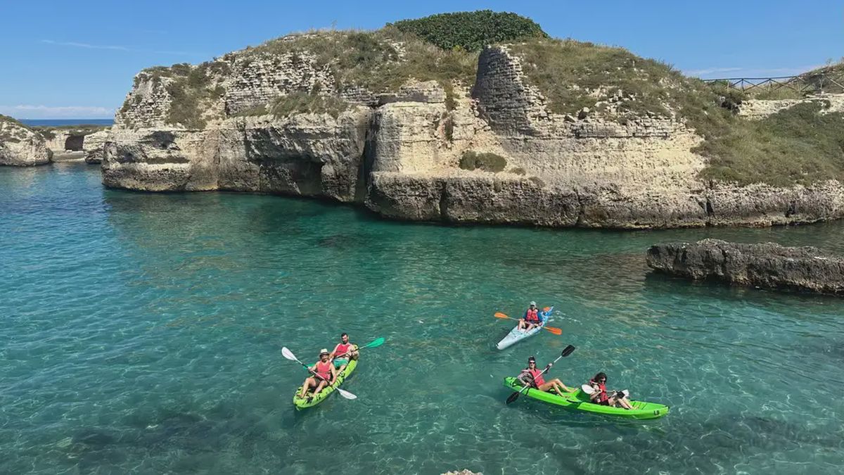   - Tour in kayak da Roca Vecchia alla Grotta della Poesia a Roca Vecchia