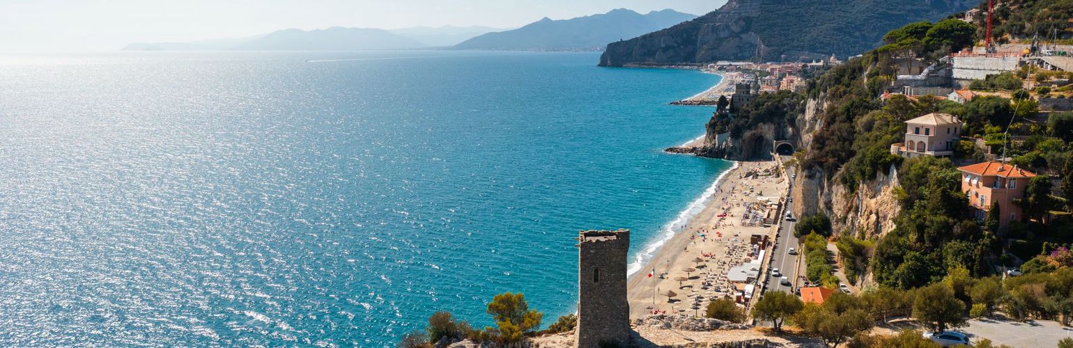 Finale Ligure con i bambini: mare, borghi e natura per una vacanza attiva in famiglia