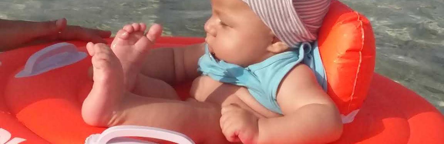 Vacanza alle Baleari in barca a vela con un neonato