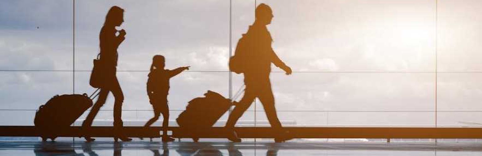 I passaporti per i bambini e tutti i documenti per un viaggio all'estero con la famiglia