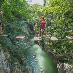 Parco avventura e zipline nel canyon
