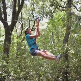 Parco avventura con zipline e arrampicata