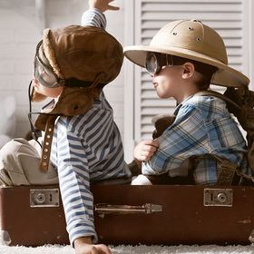 Consigli per un lungo viaggio in aereo con i bimbi per famiglie