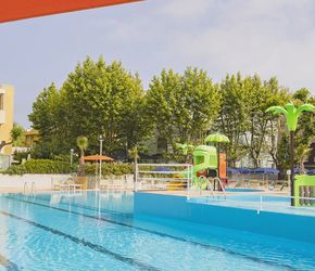 Offerta vacanza bambini Color Perla Village a Igea Marina