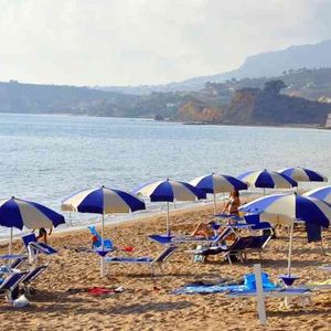 MAKAUDA BEACH RESIDENCE 