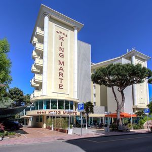 Color King Marte Family Village