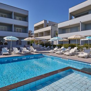 Golden Hotel & Apartments