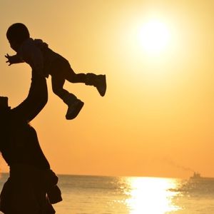 Cosa portare in vacanza con un neonato per famiglie