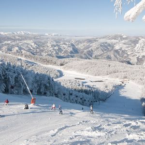 Skiing on Mount Cimone per famiglie