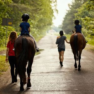 Passeggiate a cavallo con i bambini per famiglie