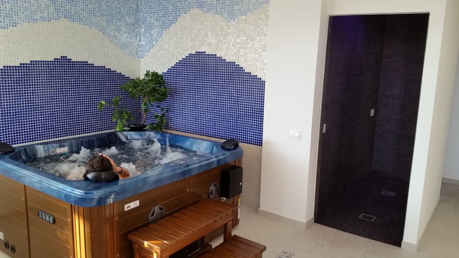  Residence Mareblù , vasca idromassaggio