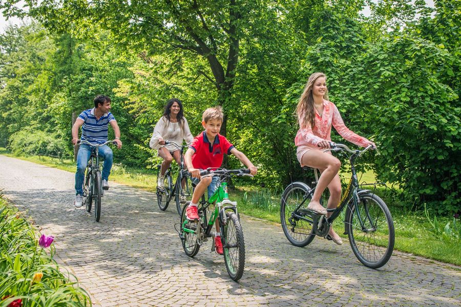 In bicicletta nel Parco Giardino Sigurtà
