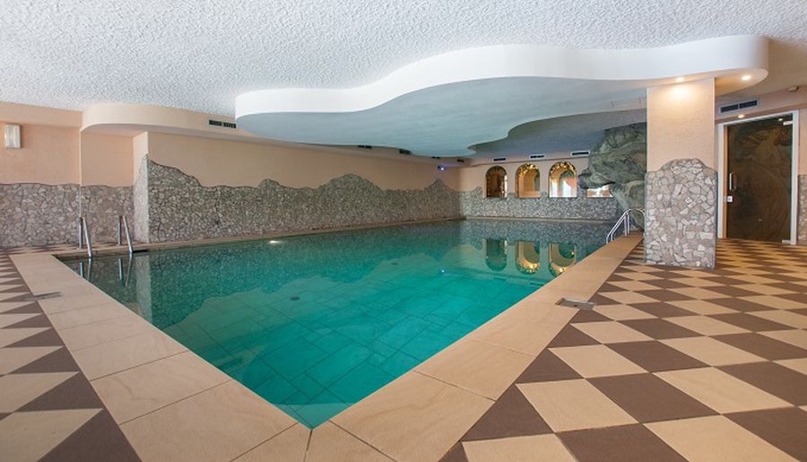 Hotel with swimming pool in Val di sole