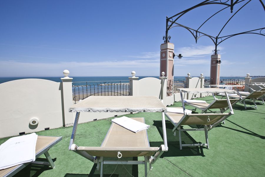 Solarium vista mare dell'hotel