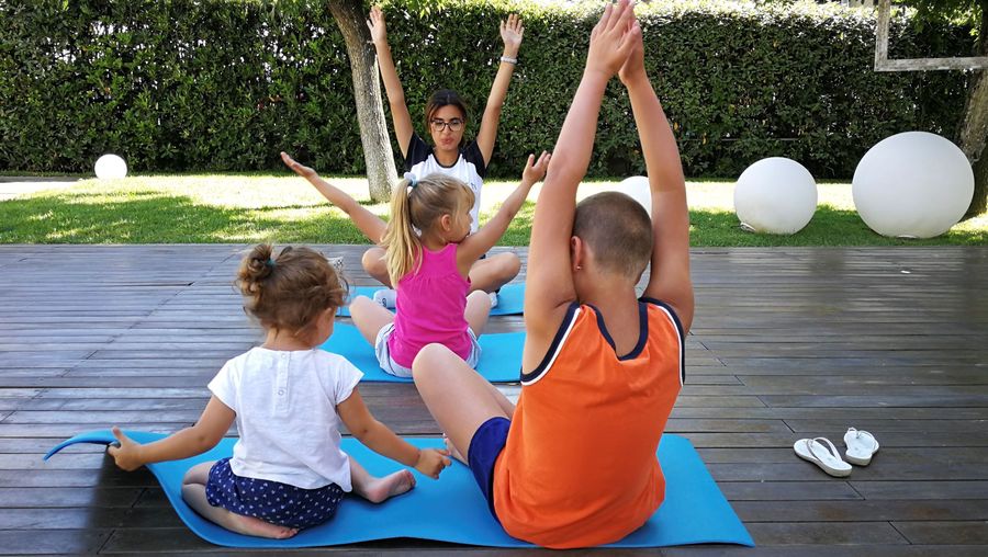 yoga bimbi all hotel Oxygen a Rimini
