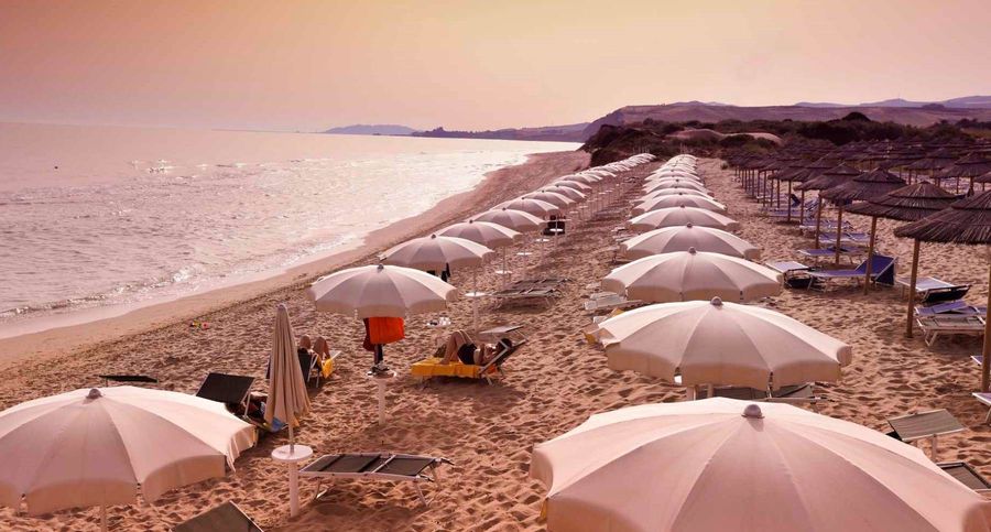 Spiaggia di sabbia in Sicilia - Sikania Resort &Spa per famiglie