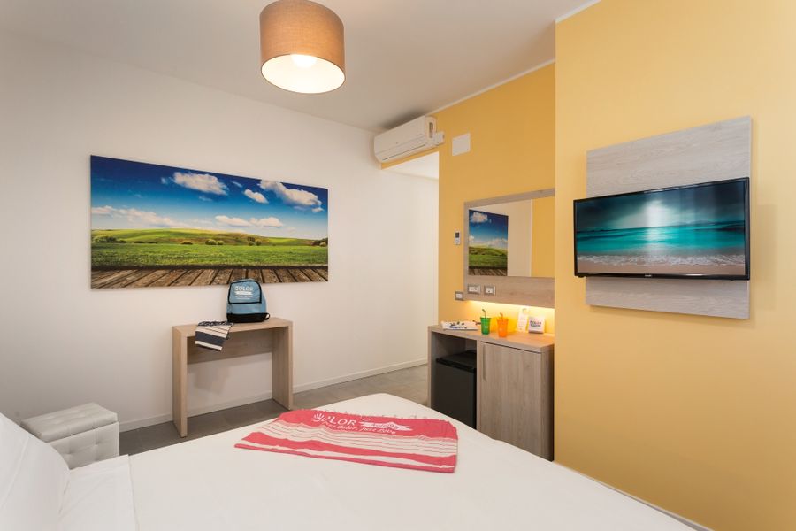 Camera del Color Green Village