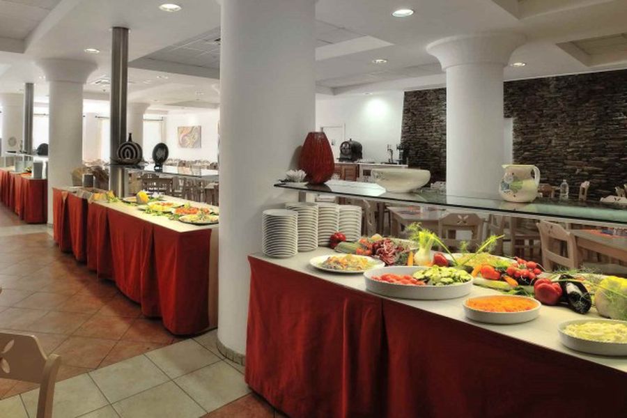 Ristorante buffet Hotel Cala della Torre per famiglie
