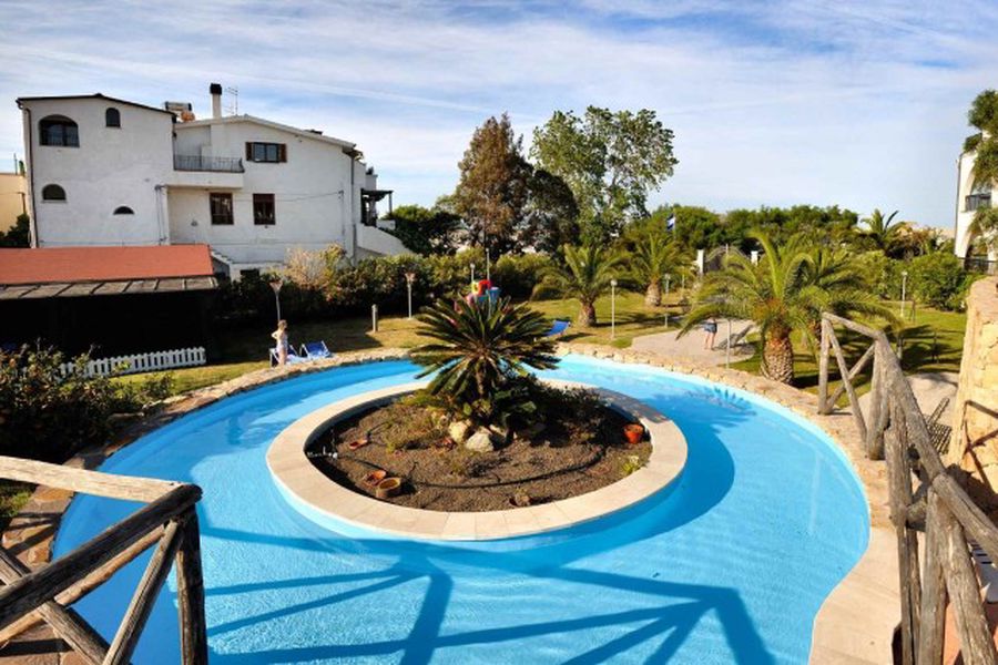 Cala della Torre Club Hotel - Piscina con giardino per famiglie