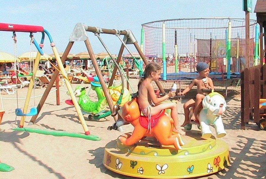 Giochi in spiaggia 'hotel Dei Platani Rimini per bambini