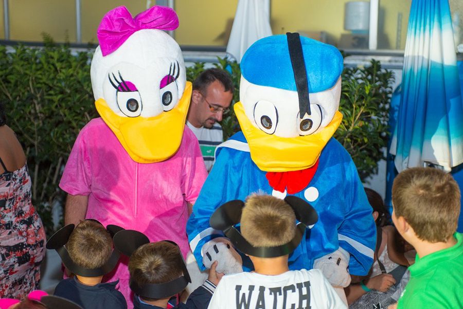  attività per i bambini con le mascotte disney, hotel christian, rimini