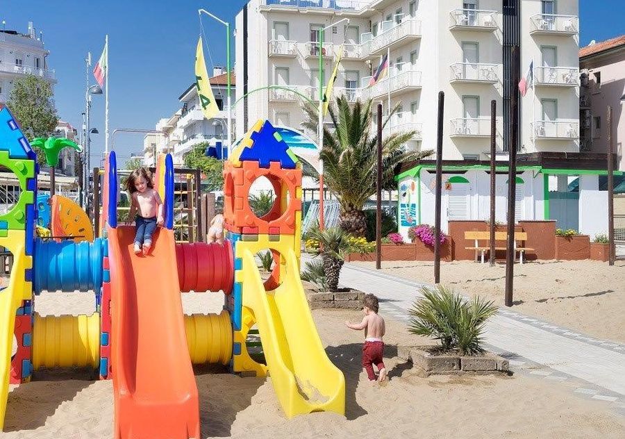 Bagno 115 - Scivoli e giochi in spiaggia
