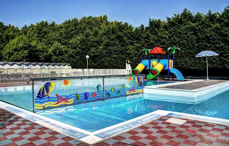 The swimming pool of camping Le rose