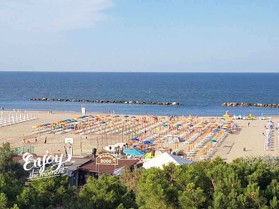 la spiaggia dell'hotel Sorriso