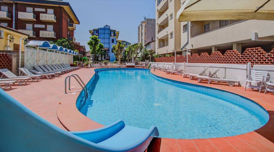 family hotel Rosalba con piscina