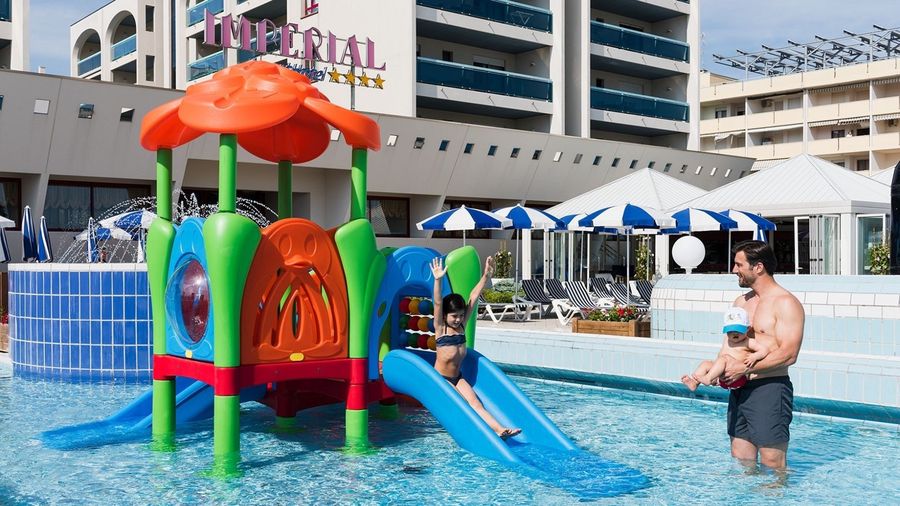 piscina del villaggio imperial