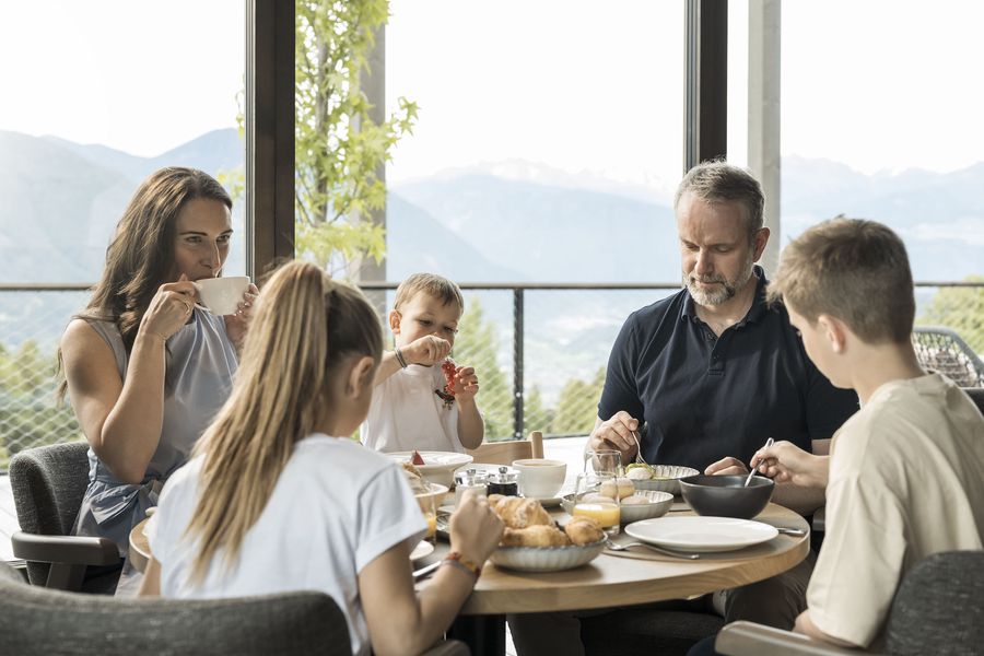 AKI plose restaurant