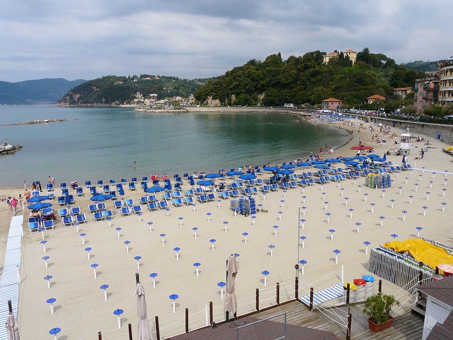 Lerici Spezio - spiaggia di sabbia per bambini