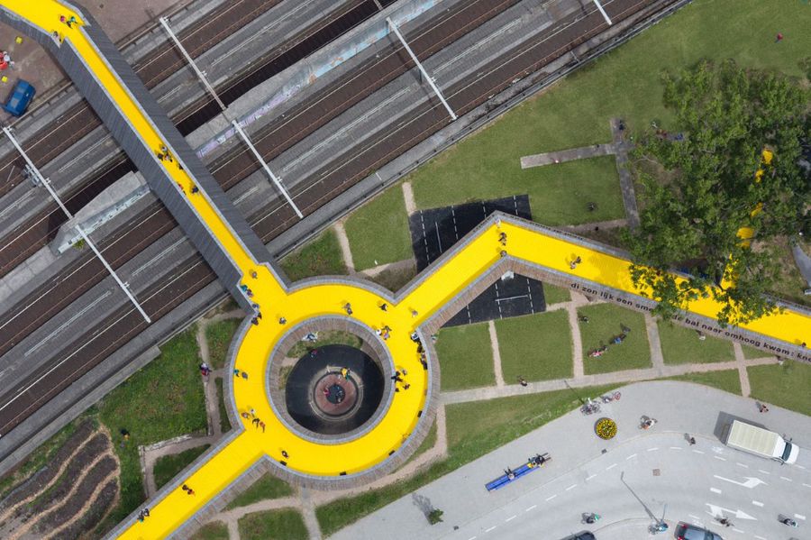Luchtsingel Bridge il ponte giallo