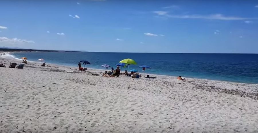La spiaggia di Mari Ermi in Sardegna