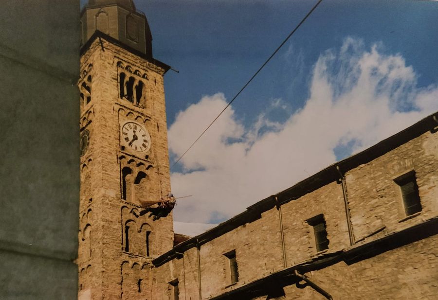 Il volo della befana a Morgex