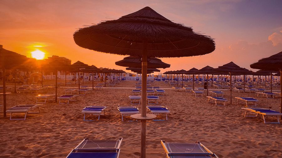 Rimini spiaggia al tramonto