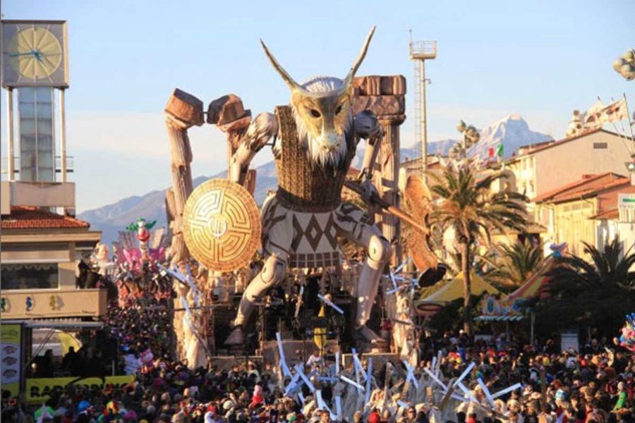 i carri di Viareggio - carnevale con i bambini