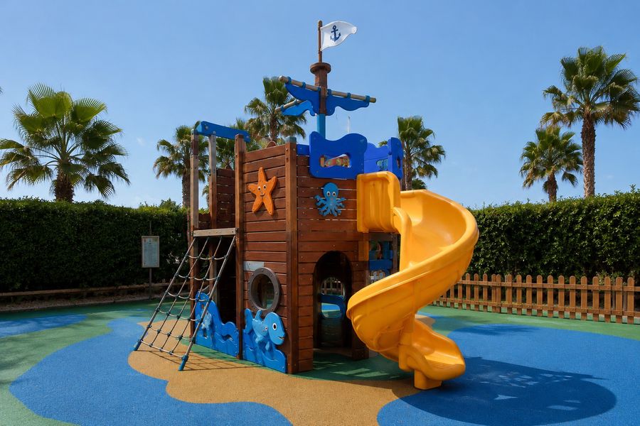 playground con scivolo