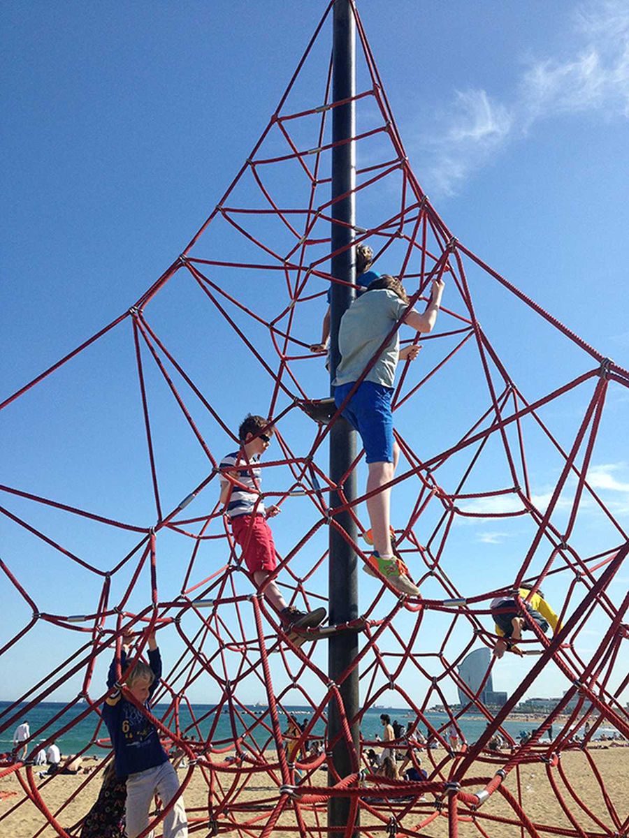 La ragnatela gioco per i bambini a Barcellona