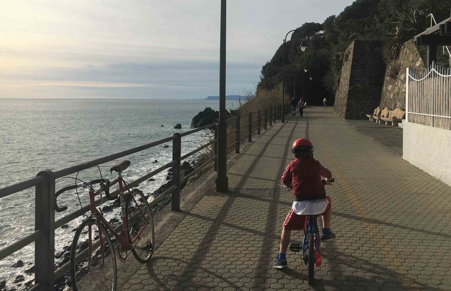 The bicycle path between Arenzano and Cogoleto