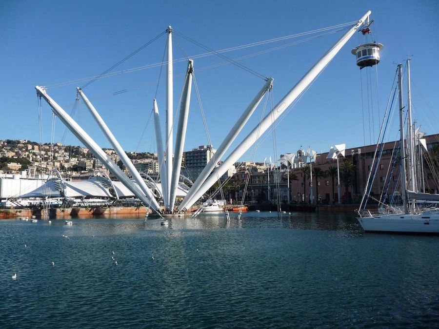 Ascensore Bigo vicino all'Acquario di Genova