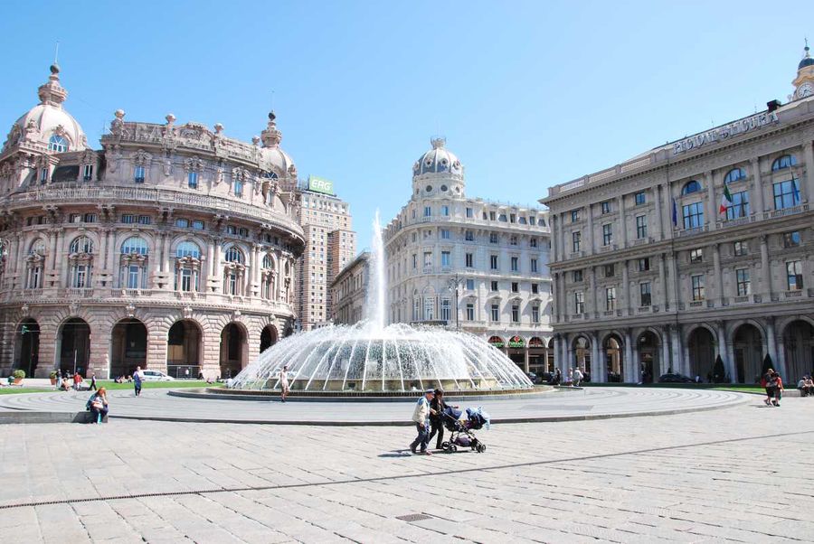 Piazza De Ferrari - Genova con bambini
