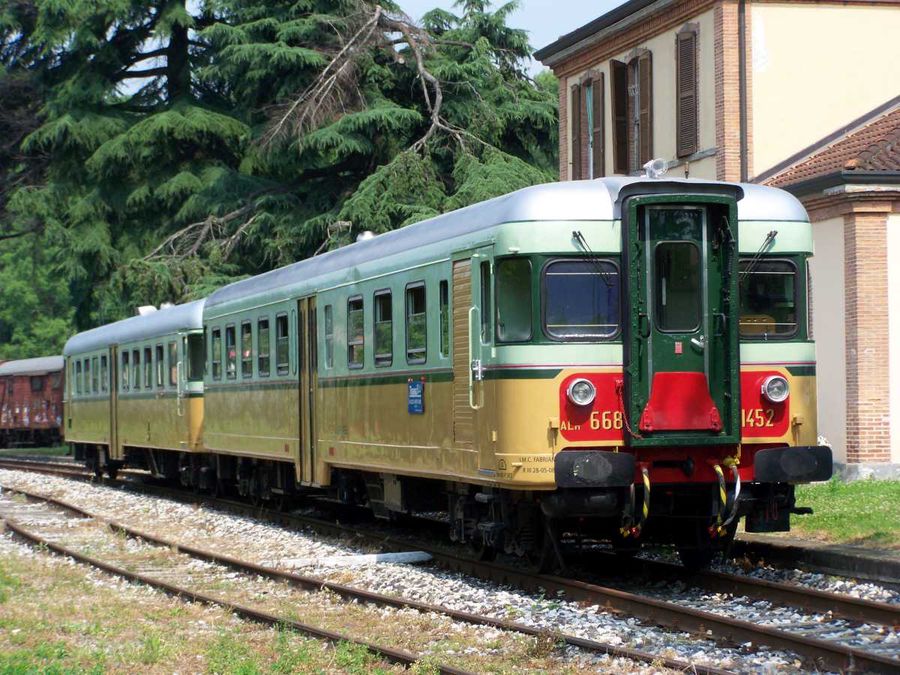 Viaggi sui treni turistici del lago d'Iseo per famiglie 