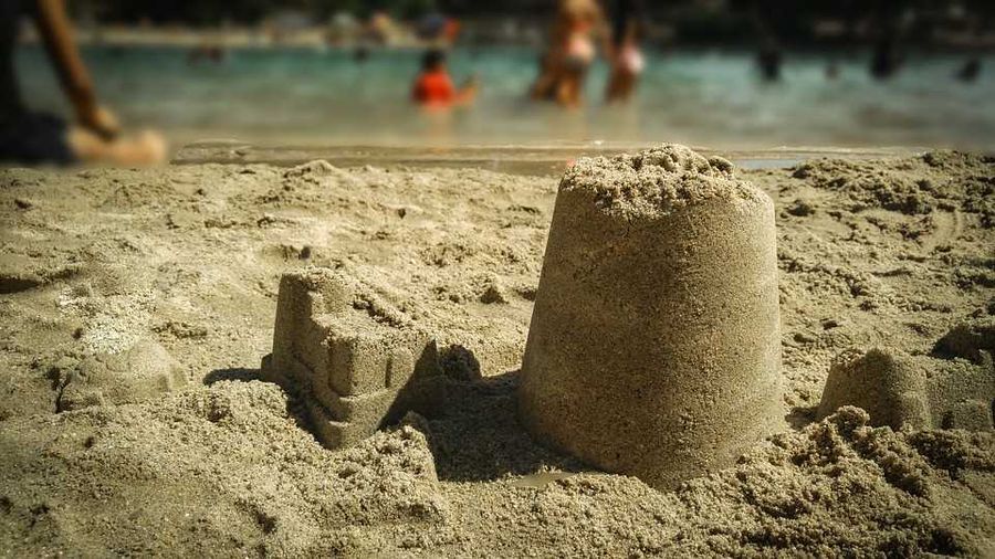 I castelli di sabbia in spiaggia - Attività in Liguria per famiglie