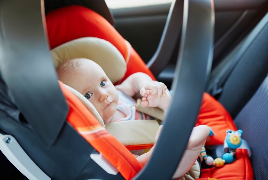 neonato in auto