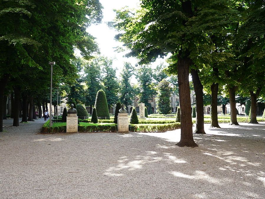 Piazza Virgiliano per giocare a Mantova