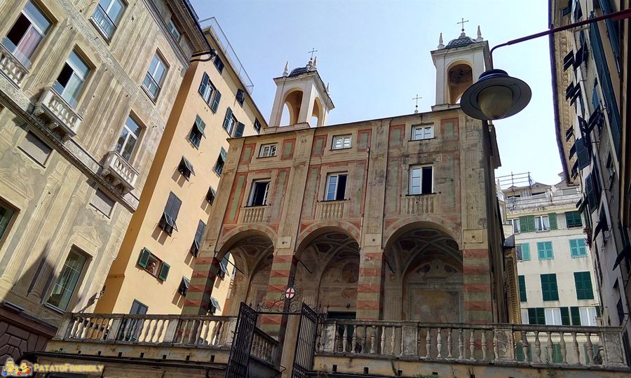 Piazza Banchi - Centro storico di Genova con i bambini